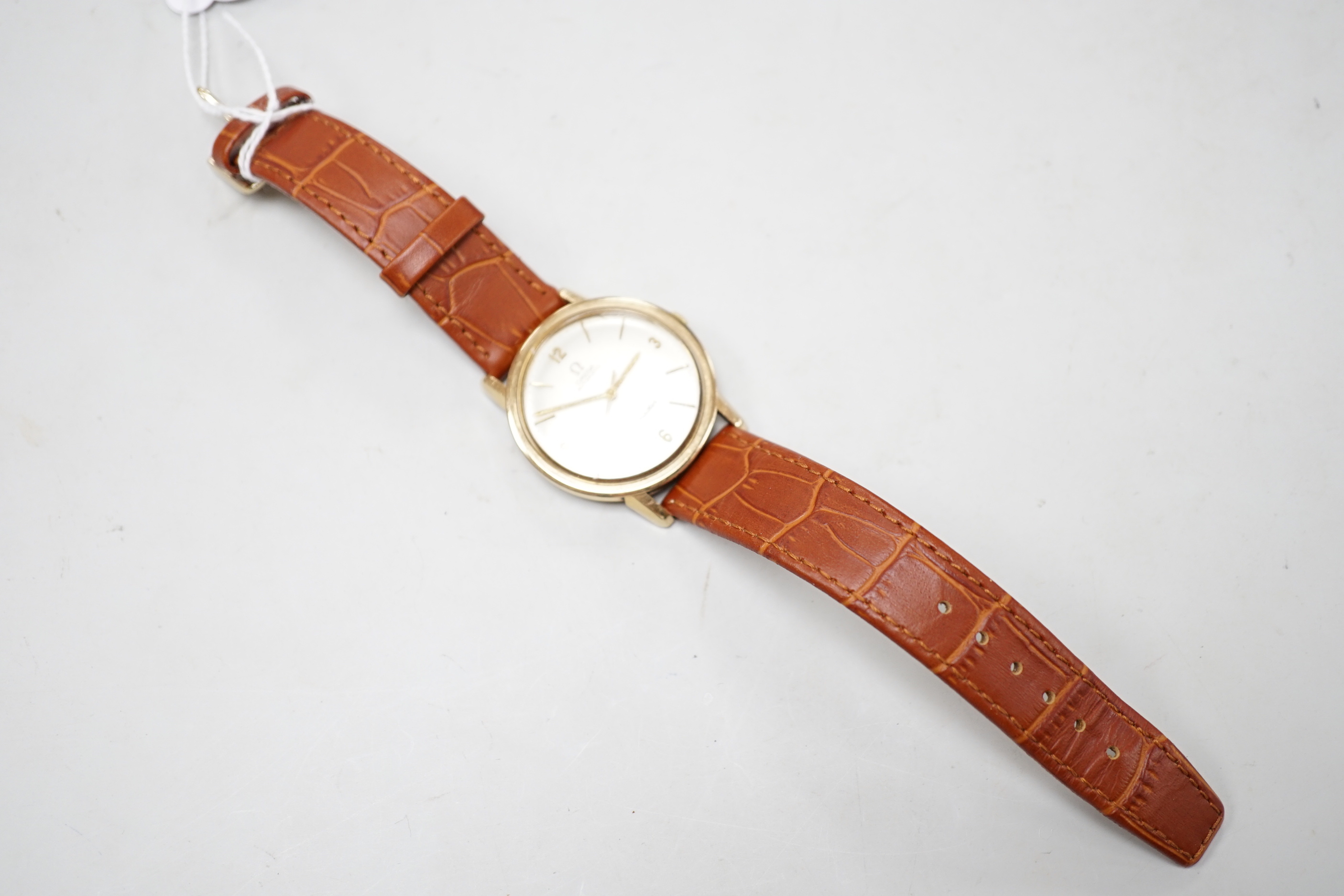 A gentleman's mid 1960's 9ct gold Omega Seamaster automatic wrist watch, movement c.552 on later associated strap, case diameter 35mm, with Omega box.